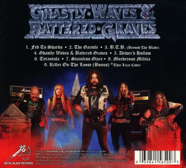 Albumcover mit Bandmitgliedern. Text: Ghastly Waves & Battered Graves, Titelliste.