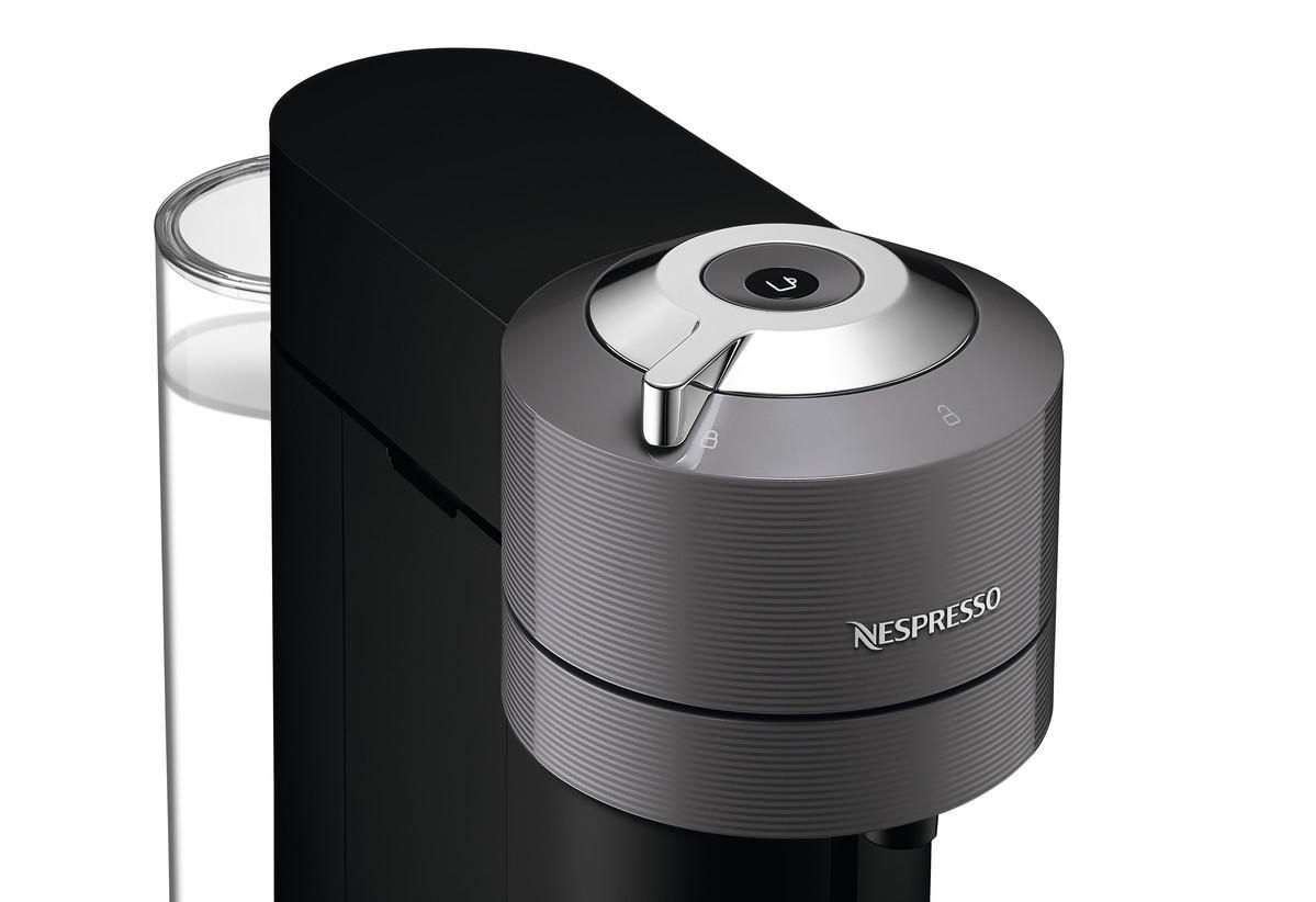Nespresso-Kaffeemaschine, Nahaufnahme der Oberseite mit Knopf.