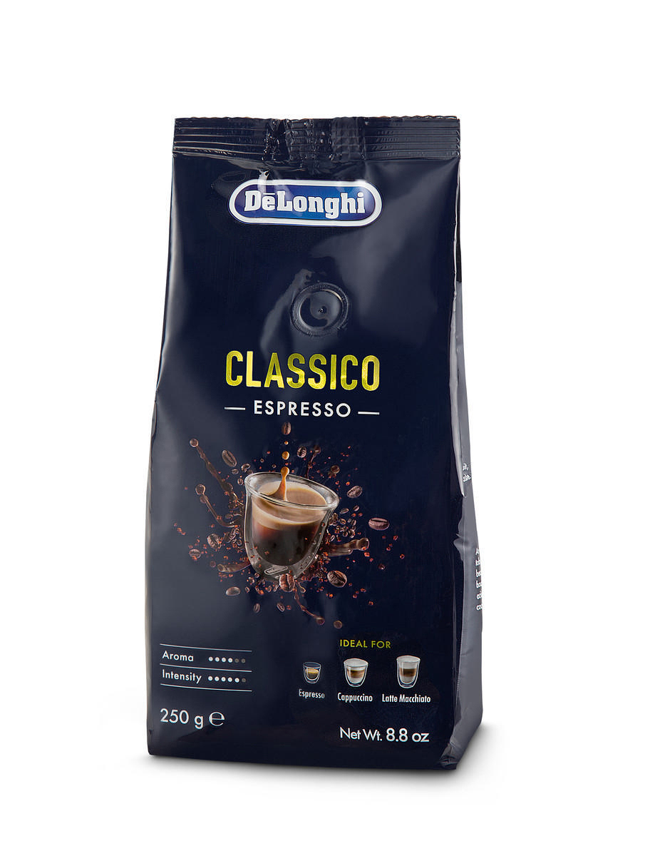 Dunkelblauer Kaffeebeutel mit gelbem Aufdruck 'Classico Espresso'. Kaffeebohnen und eine Tasse sind abgebildet.