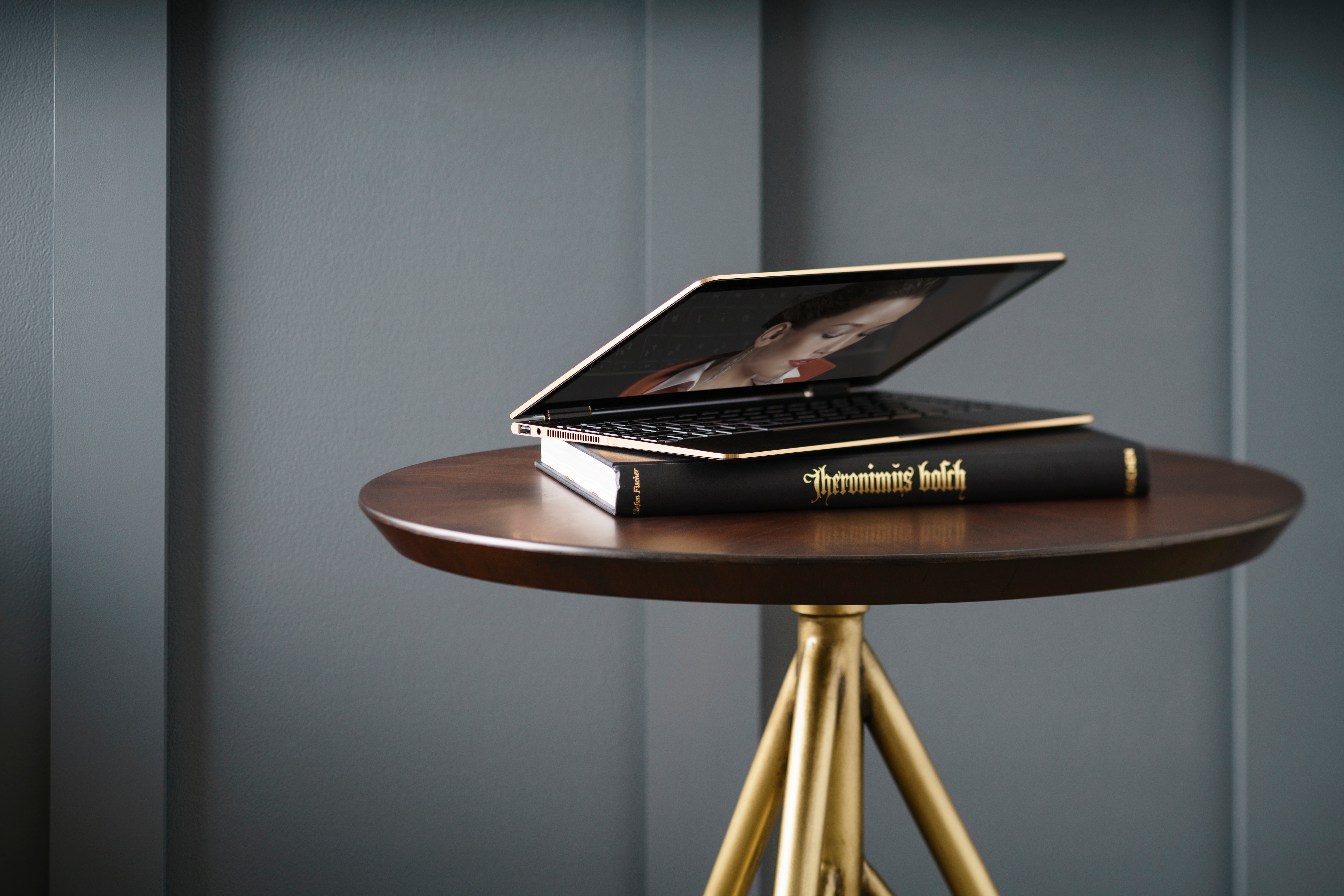 HP Spectre x360 13-ac030ng - 13,3 Zoll - Intel® Core™ i5 i5-7200U - 8 GB - 512 GB - Intel® HD 620 - Windows 10 Home (64 Bit)