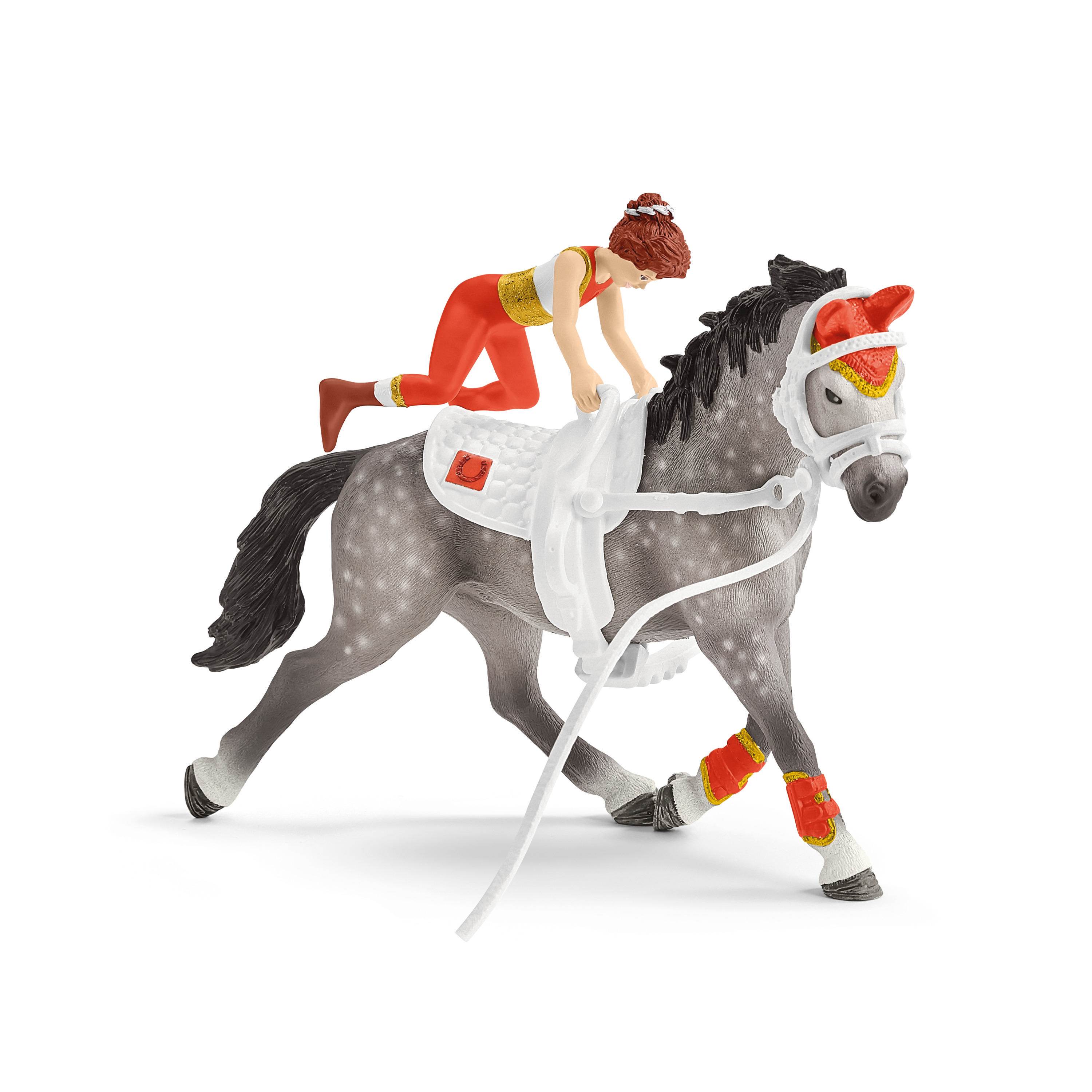 Ein graues Pferd mit einem Reiter in Rot und Gold. Das Pferd hat einen weißen Sattel und Zaumzeug. Der Reiter sitzt auf dem Pferd.