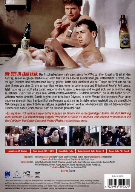 Zwei Männer in einer Badewanne mit Bierflaschen. Der Hintergrund des Filmplakats ist eine Wand.