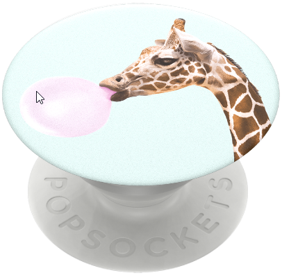 Een giraffe die een roze kauwgomballenblaas blaast, op een PopSockets PopGrip, lichtblauwe achtergrond.