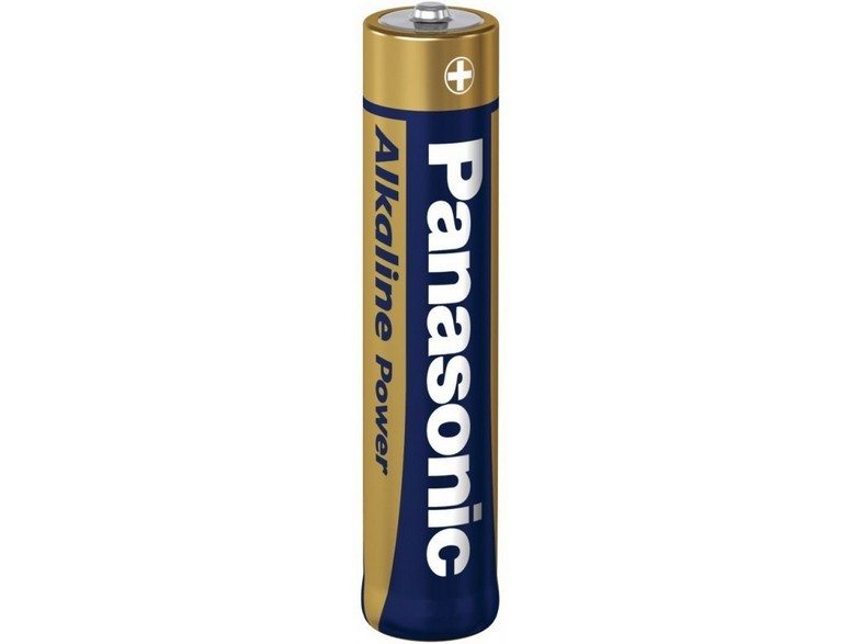 Una pila AA Panasonic Alkaline Power, dorada y azul, con un signo más blanco.