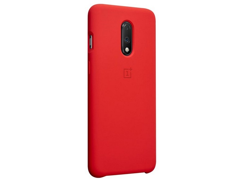 Funda de teléfono roja. Tiene una lente de cámara y un botón. El logotipo de OnePlus es visible en la parte posterior.