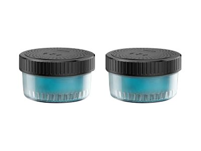 Zwei kleine, transparente Behälter mit einer blauen Substanz und schwarzen Deckeln.
