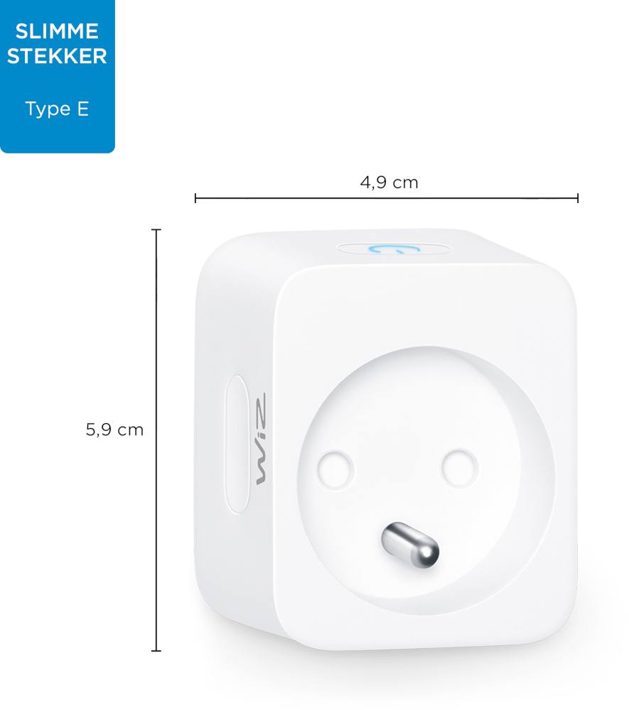 Witte slimme stekker met afmetingen. Het heeft een stopcontactgat en een aan/uit-knop.