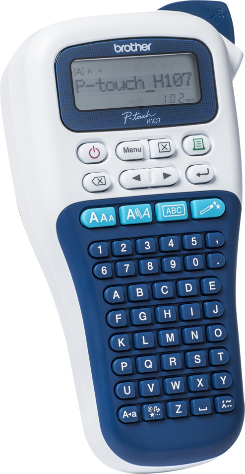 Étiqueteuse blanche et bleue avec clavier et écran. Texte : P-touch H107.