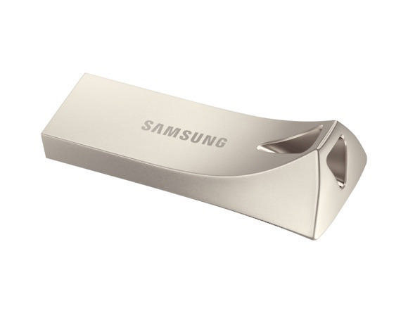 Silberner USB-Stick mit dem Samsung-Logo, geschwungenes Design.