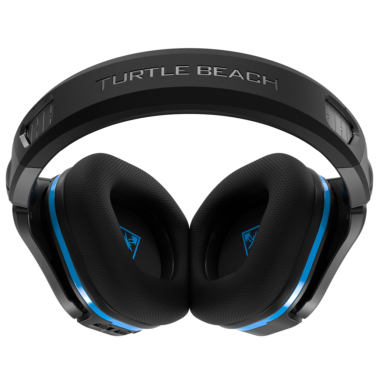 Zwarte Turtle Beach koptelefoon met blauwe accenten, schuine weergave op een witte achtergrond.