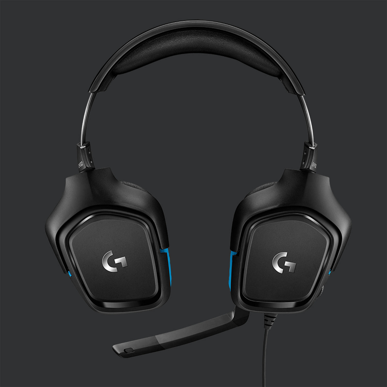 Schwarzes Gaming-Headset mit Mikrofon. Das Headset hat blaue Akzente.