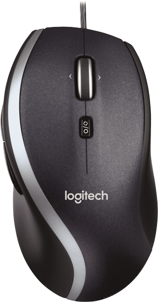 Egy fekete Logitech számítógépes egér ezüst csíkkal. Van görgője és gombjai. A logó látható.
