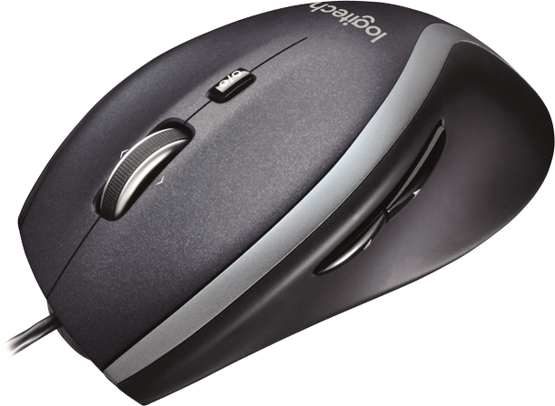 Egy fekete Logitech számítógépes egér ezüst görgővel és gombokkal. Ívelt kialakítású. Látható a Logitech logó.