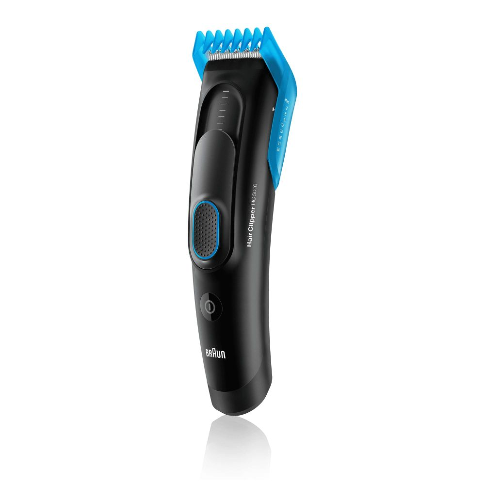 Cortapelos Braun negro con peine guía azul, sobre fondo blanco.