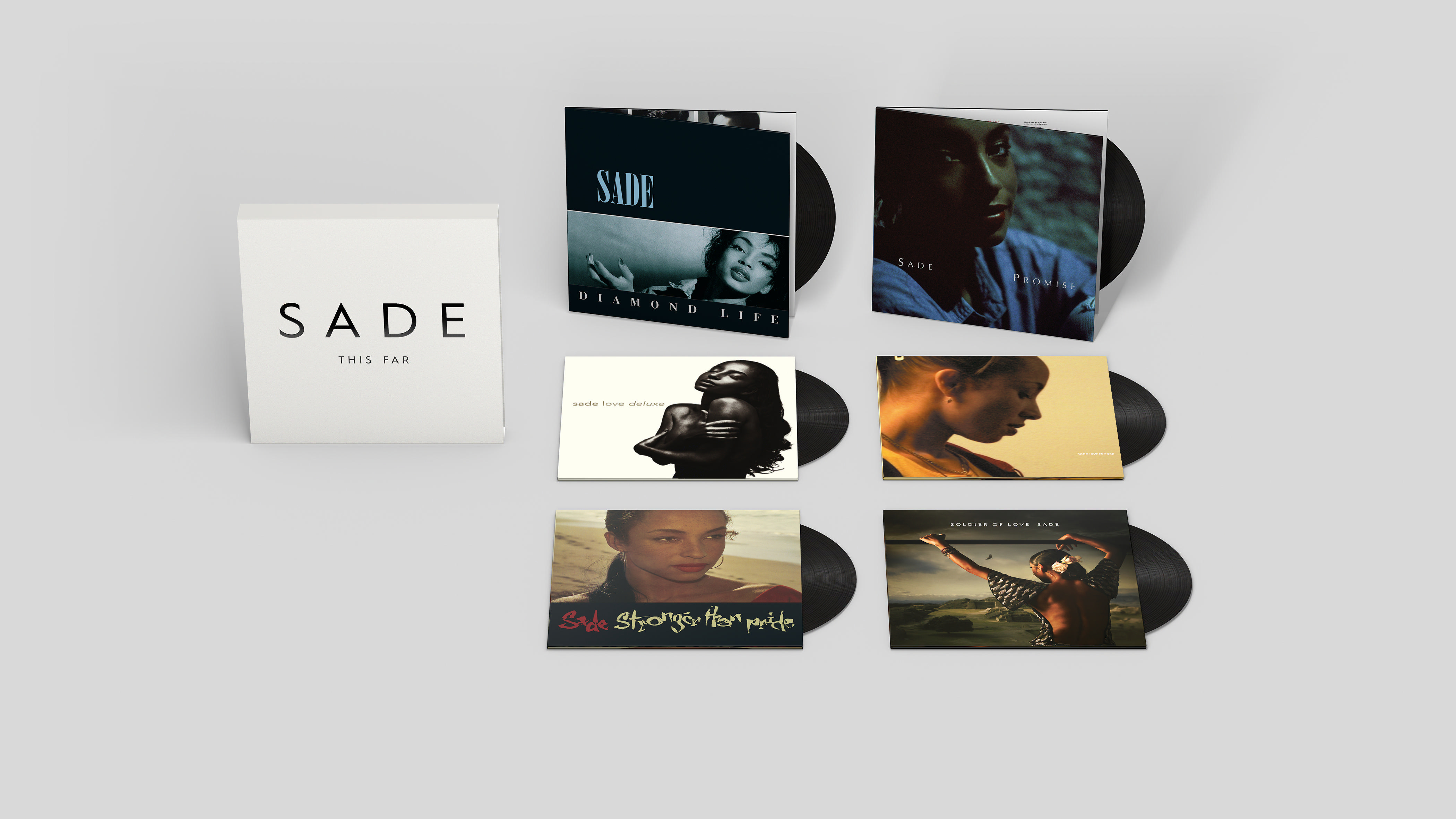 Sade-Albumsammlung: eine Box und Vinylplatten auf grauer Oberfläche.