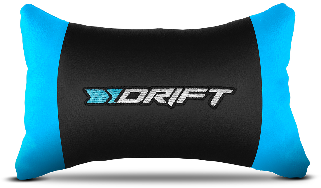 Una almohada negra con bordes azules. La palabra "DRIFT" está bordada en ella.