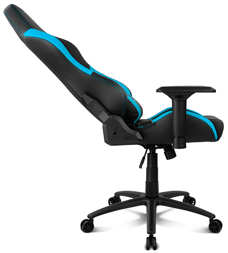 Silla gamer negra y azul, vista lateral, elevada e inclinada.