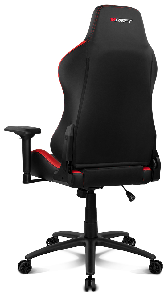 Silla gaming, negra con detalles rojos. Espalda hacia el espectador. Ruedas en el suelo.