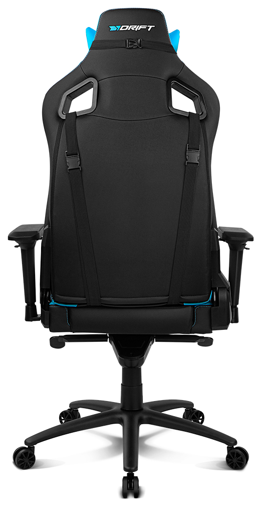 Vista trasera de silla gaming, negra con detalles azules. Respaldo alto, correas y base de cinco ruedas.