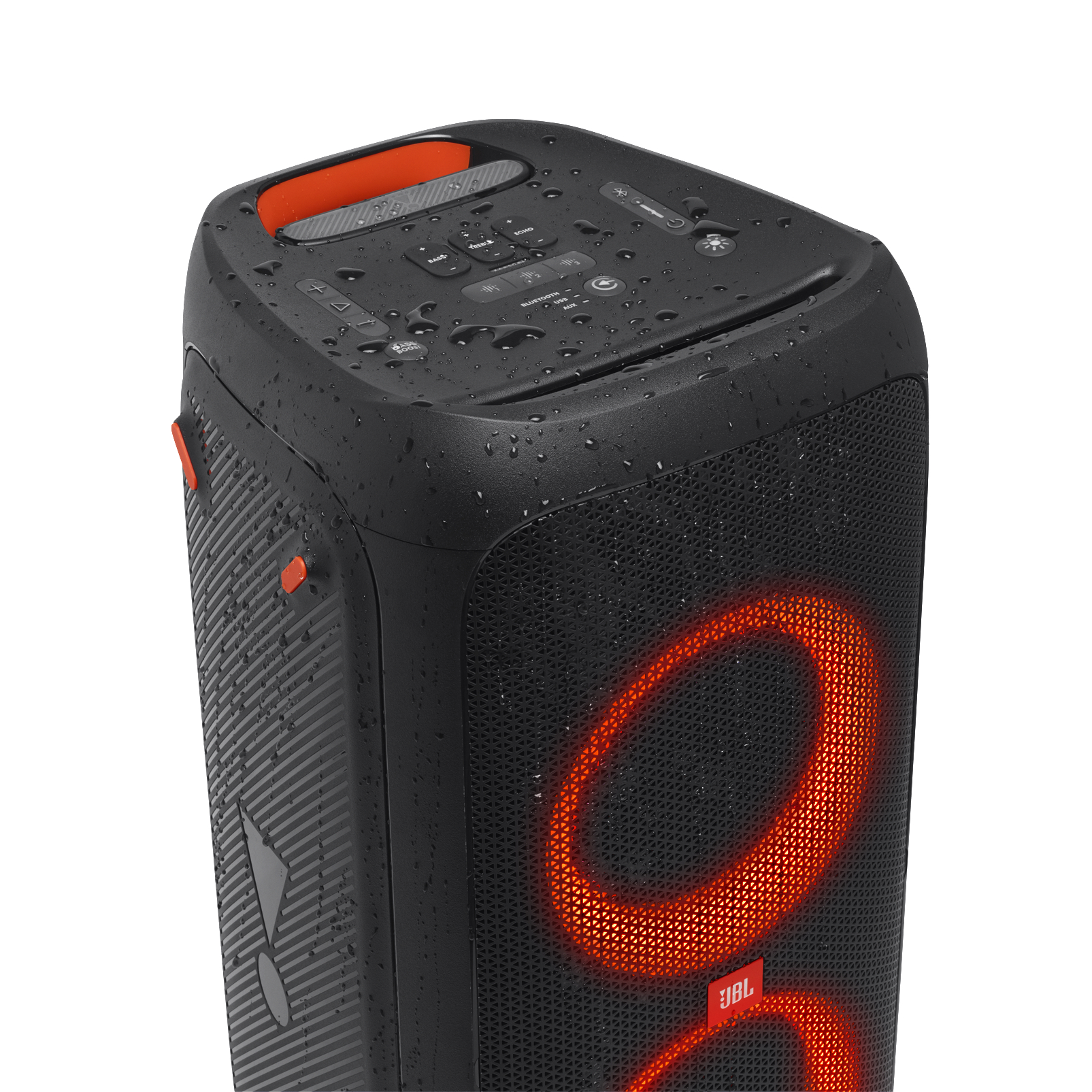 Ein schwarzer JBL-Party-Lautsprecher mit rot leuchtenden Ringen. Der Lautsprecher hat einen orangefarbenen Griff und Knöpfe.