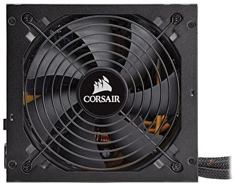 Schwarzes Corsair-Netzteil mit großem Lüfter und schwarzem Kabel.