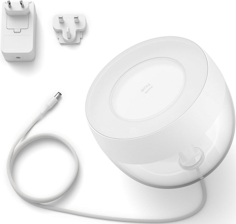 Weiße Philips Hue Lampe mit Steckern und einem Kabel.