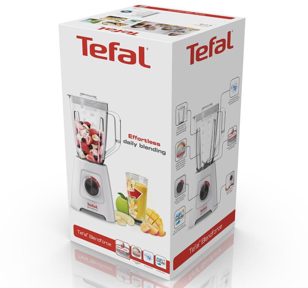 Dobozos Tefal turmixgép gyümölcsökkel, zöldségekkel és egy pohár lével, fehér háttér.