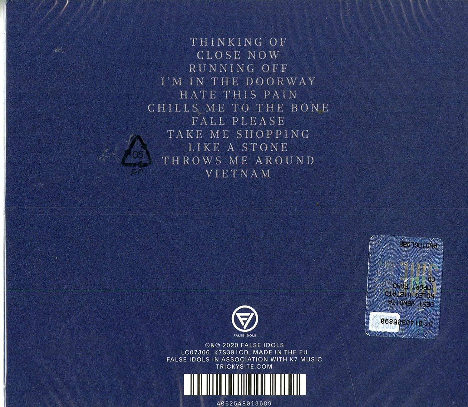 Albumcover mit Titelliste und Text auf dunkelblauem Hintergrund.