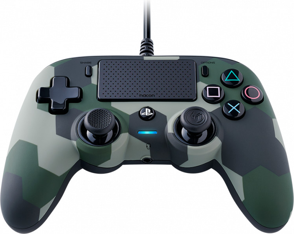 Un controller Nacon PS4 con motivo mimetico. Ha pulsanti neri, joystick e un touchpad.