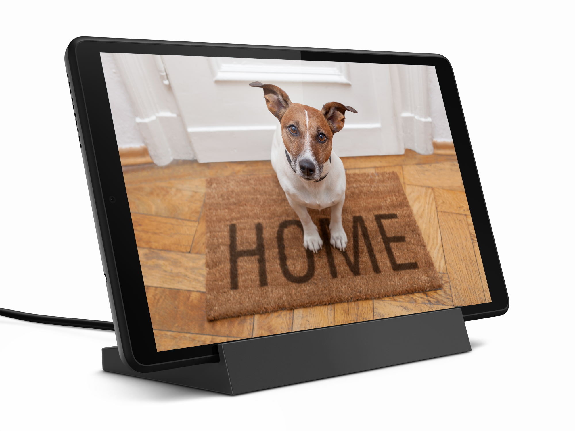 HOME yazan bir paspas üzerinde bir köpek gösteren bir tablet. Tablet siyah bir stand üzerinde. Arka plan ahşap.