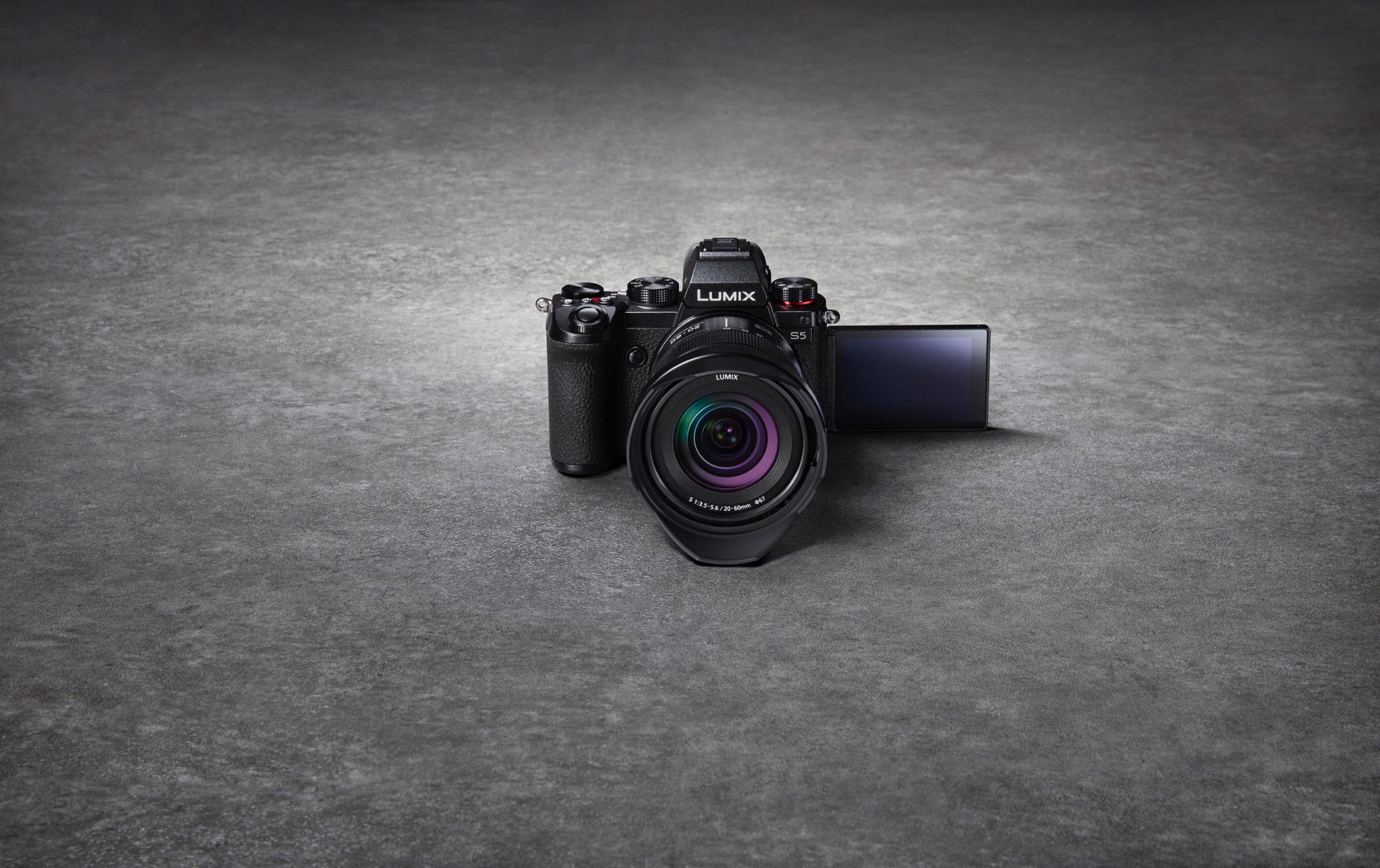 PANASONIC DC-S5E-K Body Systemkamera, 7,6 cm Display Touchscreen
