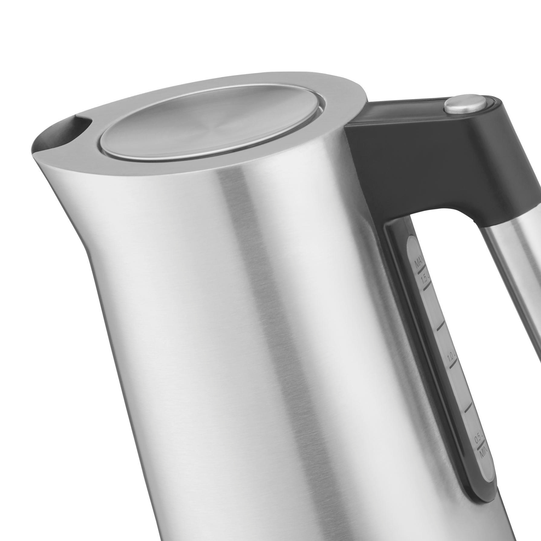 Nahaufnahme eines silbernen Wasserkochers mit schwarzem Griff und Wasserstandsanzeige.