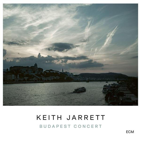 Albumcover mit Flussszene, Boot und Stadtlandschaft, mit Text "Keith Jarrett Budapest Concert".