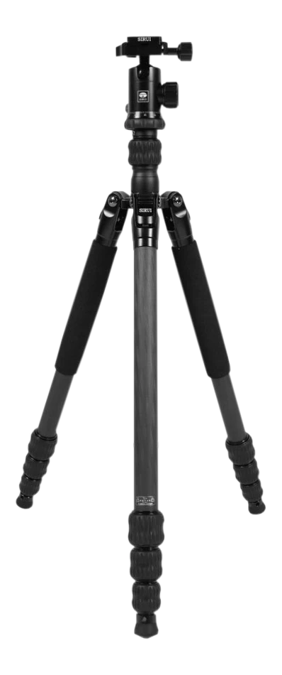 Schwarzes und silbernes Stativ auf schwarzem Hintergrund. Die Beine sind verstellbar und ausgebreitet.