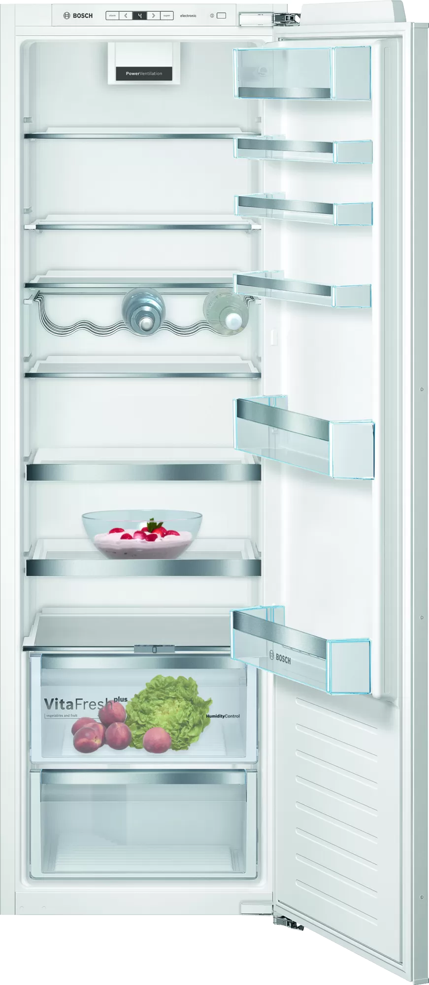 Réfrigérateur encastré blanc avec porte ouverte. Étagères, tiroirs et aliments visibles.