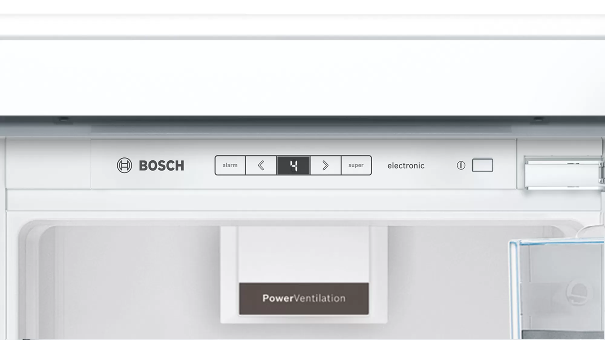 Panneau de contrôle du réfrigérateur affichant le logo Bosch et les paramètres. Intérieur blanc.