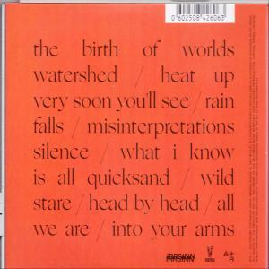 Die Rückseite eines Albums mit dem Titel 'the birth of worlds'. Der Text ist orange.