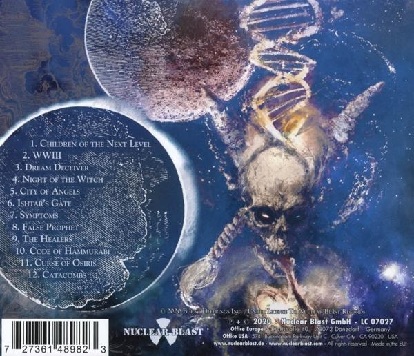 CD-Cover mit Kunst eines Schädels und anderer Figuren in einer Weltraumszene. Text in Englisch.