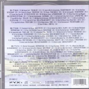 Rückseite einer CD-Hülle mit Text und einem ländlichen Szenenbild.