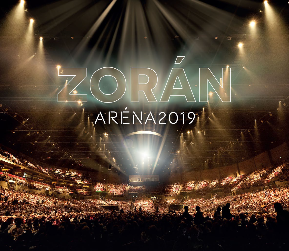 Koncert aréna nagyszámú közönséggel, színpadi világítással és a ZORAN szóval nagy betűkkel.