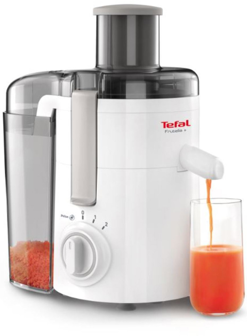 Fehér és szürke Tefal gyümölcscentrifuga, narancslé ömlik egy pohárba.