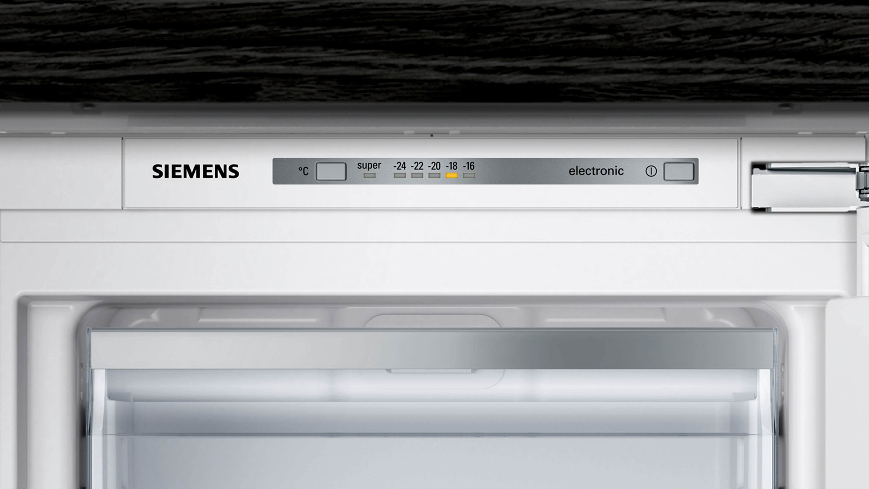 Bedienfeld eines Siemens-Kühlschranks mit Temperatureinstellungen und Anzeige.