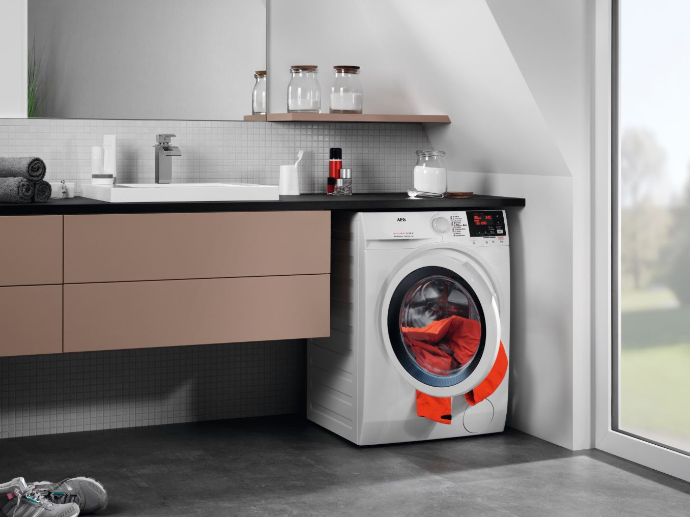 AEG L7WB65684 Waschtrockner (8 kg / 4 kg, 1551 U/Min.)