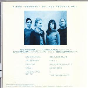 Albumcover mit vier Personen in einem Gruppenfoto. Text oben und Songnamen unten.