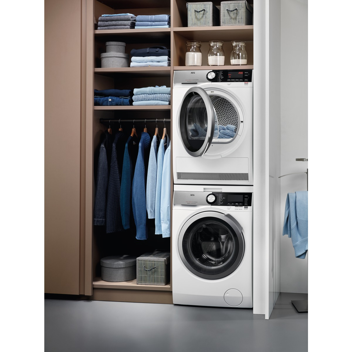 AEG T8DE86685 Wärmepumpentrockner Serie 8000 mit AbsoluteCare Trommelsteuerung (8 kg, A+++, Weiß / Silber / Silber)