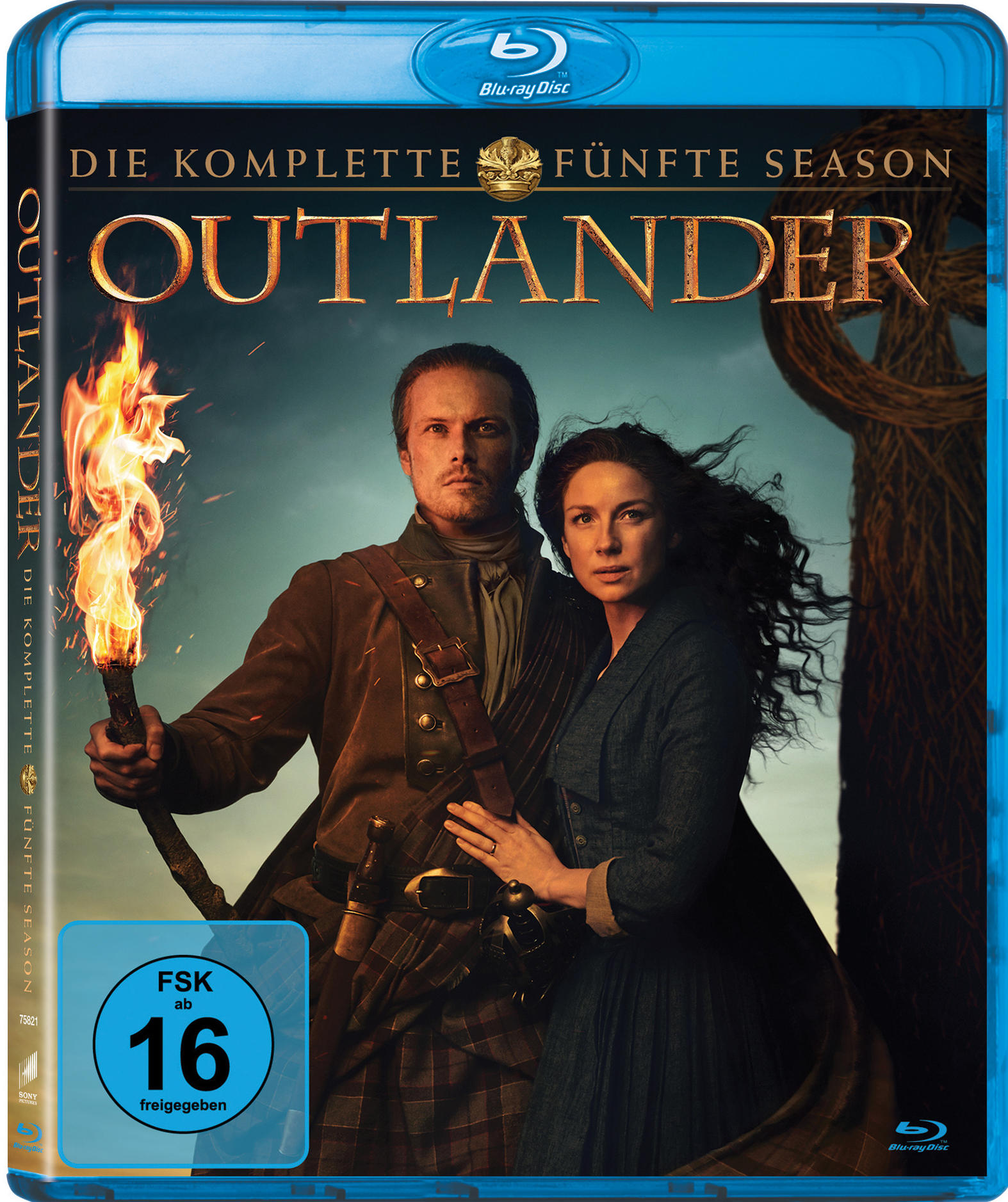 Blu-ray-Disc-Cover, der Film ist Outlander, zeigt Schauspieler in Kostümen und eine Außenkulisse.
