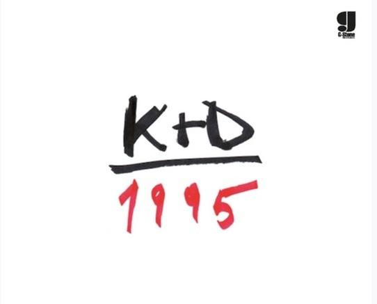 Einfacher Text auf Weiß. K+D über 1995 in Rot.