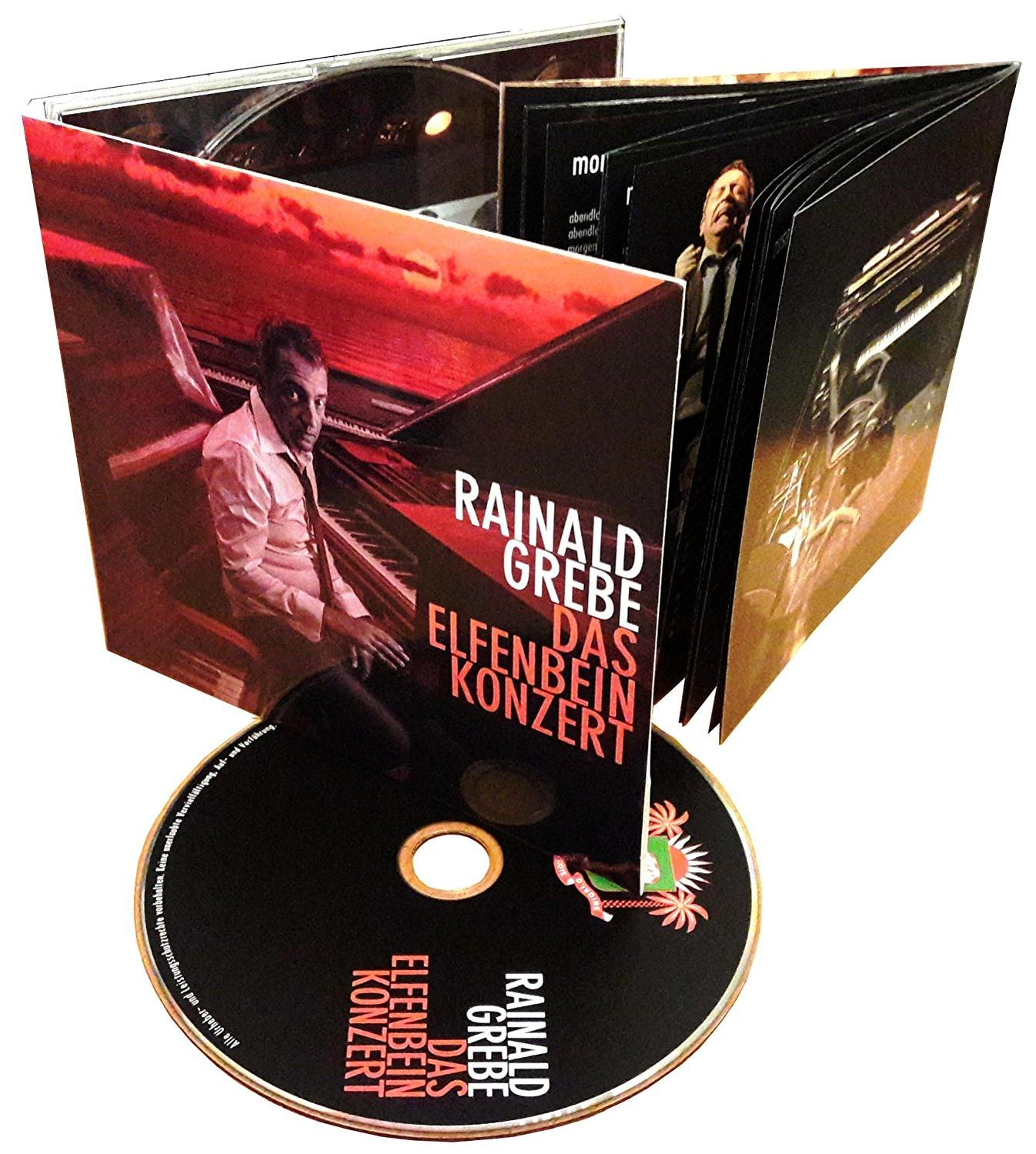 CD-Album mit Mann am Klavier, geöffnet mit CD und Text.