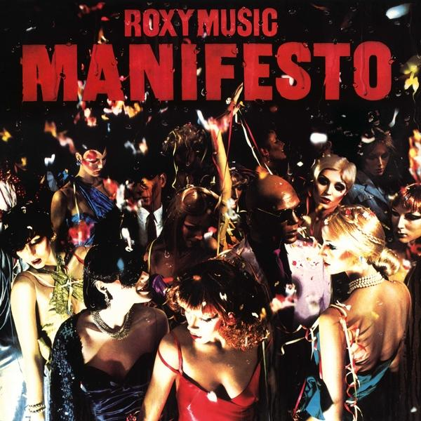 Pochette de l'album 'Manifesto' de Roxy Music. Présente un groupe de personnes dans un cadre sombre et bondé.