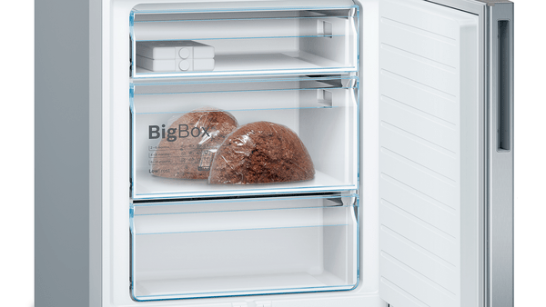 Ein Kühlschrank mit zwei Brotlaiben in einer Gefrierschublade.